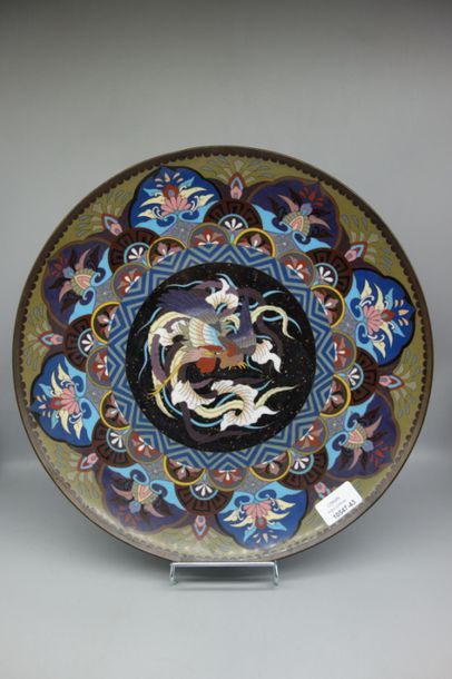 null Far East, Large circular dish in polychrome cloisonné with central decoration...