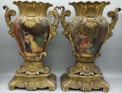 null Porcelaine de Paris. Importante paire de vases en porcelaine polychrome et or...