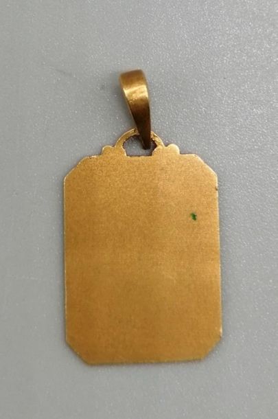 null Médaille religieuse ancienne en or jaune 18K (750/oo) de forme rectangulaire...