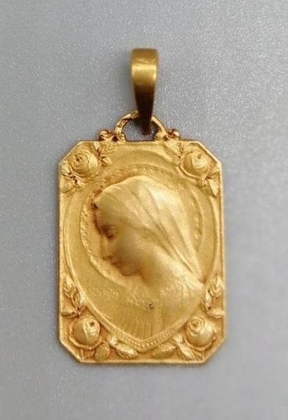 Médaille religieuse ancienne en or jaune...