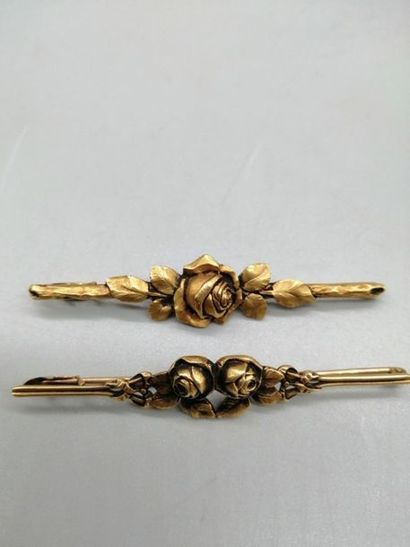 null Lot comprenant deux broches barrettes en or jaune 18K (750/oo) centrées de motifs...