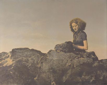 null Jean Batail (né en 1930).
Femme à mi-corps dans un paysage aux rochers.
Huile...