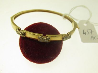 null 1 bracelet rigide ouvrant monture or à décor de croisillons sertis de pierres,...