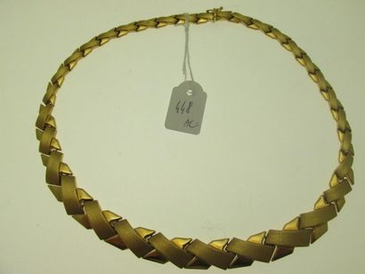 null 1 collier or à motifs en croisillons polis et amatis, bossué 28,7g AC