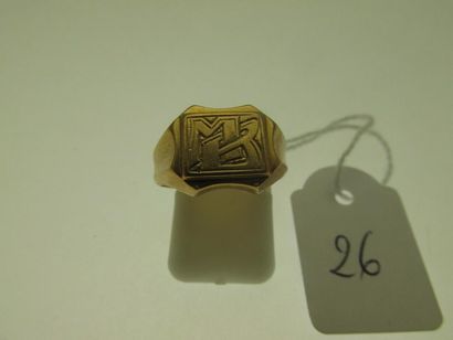 null 1 movable gold signet ring, the rectangular tray with MB numerals, hunchbacked...