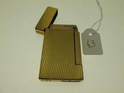 1 DUPONT gold-plated lighter (wear and tear)...