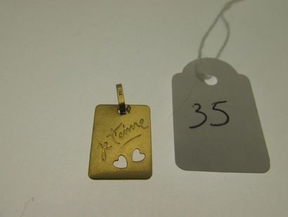 1 pendentif or en forme de plaque gravé 