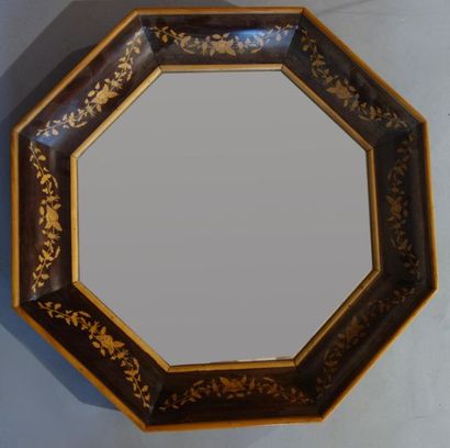 null Miroir Charles X, de forme octogonale en palissandre, marqueté de fleurs en...