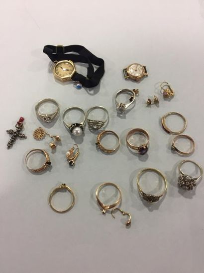 null Lot of JEWELS and DEBRIS gold and stones. Owl hallmark. Gross weight : 57,7gr
Lot...