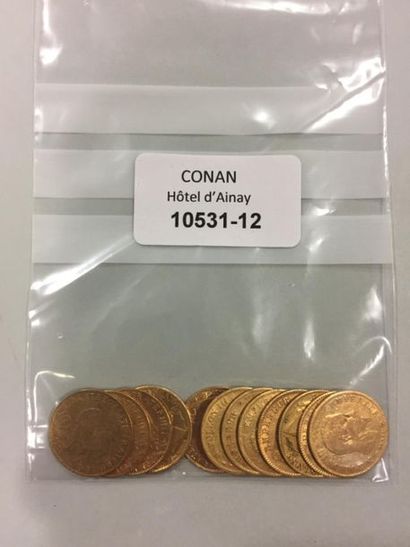 12 pièces de 10 F or, époques diverses.
Lot...