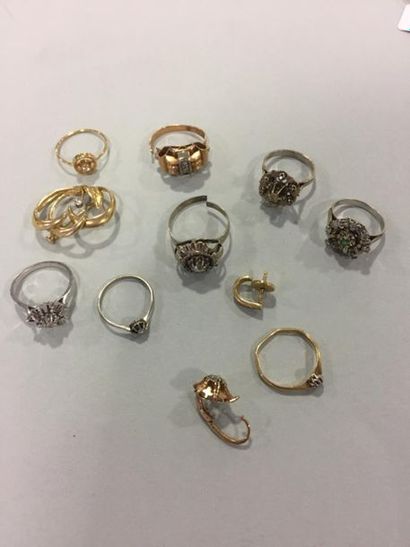 null Lot of gold and diamond JEWELS. Accidents. Gross weight: 30.4 gr.
Lot sold on...