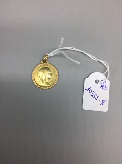 null MEDAL in yellow gold. Virgin. Not engraved. 3,5 gr.
Lot sold on designation,...