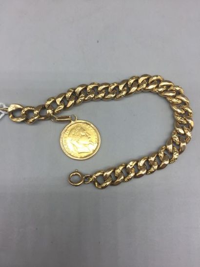 null BRACELET en or jaune retenant une pendeloque ornée d'une pièce de 10 Francs...