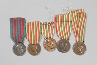 null Italie, 5 médailles commémoratives 1°guerre et une Lybie.