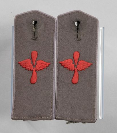 null GERMAN IMPERIAL AVIATION. Epaulettes aviator's troop embroidered red thread...