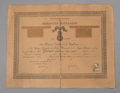 null VB.135.35°Régiment d'Aviation. Diplôme de la Médaille Militaire à Alphonse VIENNOIS,...