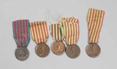 null Italie, 5 médailles commémoratives 1°guerre et une Lybie.