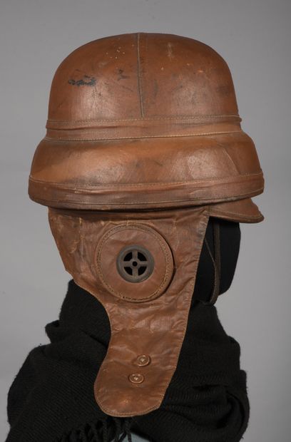 null Aviation pilot's helmet ROOLD, label " F.ROUQUETTE.MARSEILLE ", 2 small reception...
