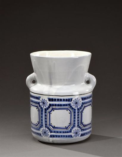 null Roger Capron (1922-2006)
Vase en céramique à panse cylindrique et col conique...
