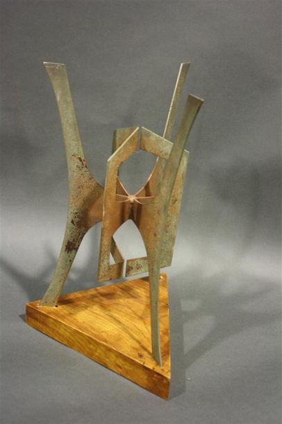 Alain LOVATO (né en 1943)
Sculpture en métal...