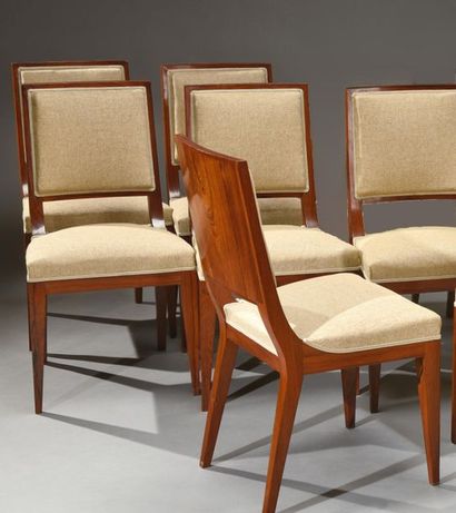 null Krieger 
Série de six chaises en palissandre à dossier droit et pieds fuselés,...