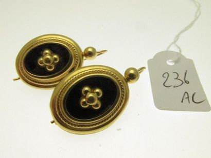 null 1 pair of gold sleepers with embossed decoration and set with oval onyx plates...