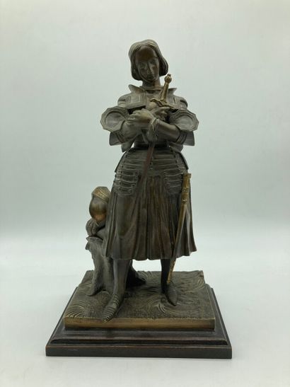 null FRENCH WORK 

"Joan of Arc". Proof in patinated gilt bronze on a quadrangular...