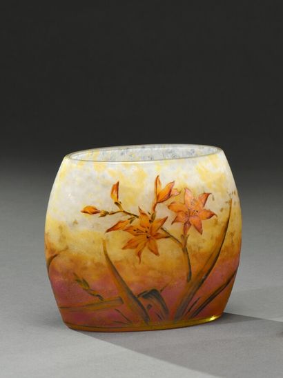 null DAUM 

Vase with oblong body and flattened body. Proof in yellow-orange-pink...