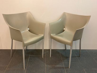 null Philippe STARCK

Série de sept fauteuils modèle DR.NO couleur mastic, édition...