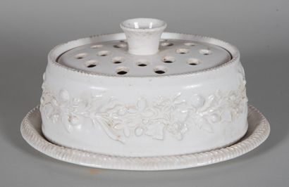 null Pol CHAMBOST (1906-1983)

Tureen on its plate with ovoid body and lid with small...