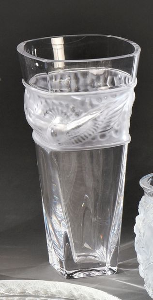 null CRISTALLERIE DE PORTIEUX

Vase conique à col carré en cristal blanc moulé pressé...