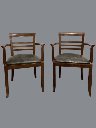 null FRENCH WORK 1940 

Pair of varnished wood armchairs with slightly curved square...
