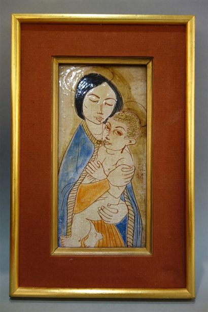 null SANT VICENS (Factory)

"Madonna and Child". 

Decorative ceramic plate with...