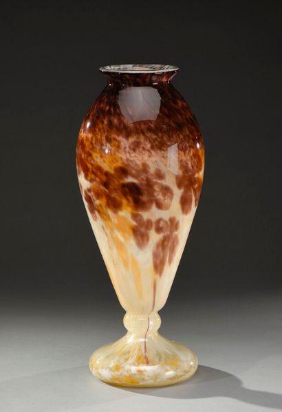 null Charles SCHNEIDER (1881-1953)

Vase balustre " Jades " sur piédouche bagué et...