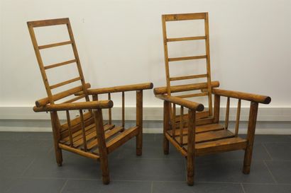 null Paire de fauteuils de repos en bois naturel à structure ajourée en rondins et...