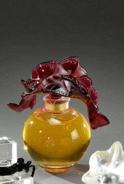 null CRISTAL LALIQUE

Flacon de parfum " Papillons " (factice). Épreuves en cristal...