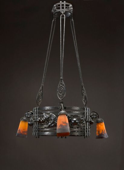 null MULLER FRERES - LUNEVILLE

Wrought iron "Apples" suspension with circular body...