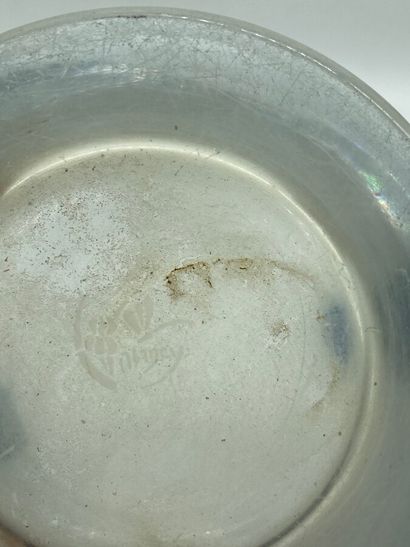 null NANCY

Vase ovoïde en verre blanc à application de deux anses latérales en partie...