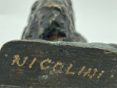 null NICOLINI (XXème siècle)

Poule.

Bronze à la patine brune.

Signé sur la base.

H....