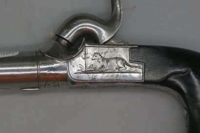 null Pistolet à coffre décoré d'un loup, signé DUCHAMP A LYON. N°2, canon dévissable,...