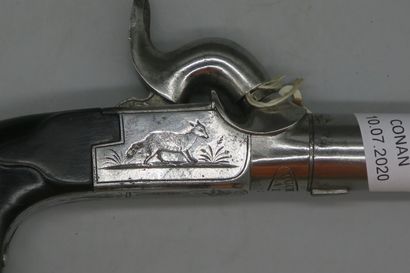 null Pistolet à coffre décoré d'un loup, signé DUCHAMP A LYON. N°2, canon dévissable,...