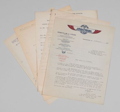 null AUDE. Dossier provenant des archives de l'aviateur Maurice Bellonte qui, le...