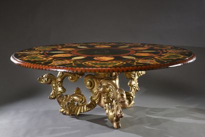 null Grande table, important piètement composé d'éléments en bois doré et sculpté...