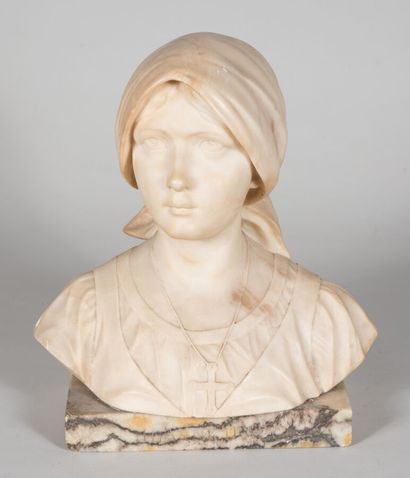 null A. Del. Perugia. 

Buste de Jeanne d'Arc coiffée d'un fichu, portant une croix...