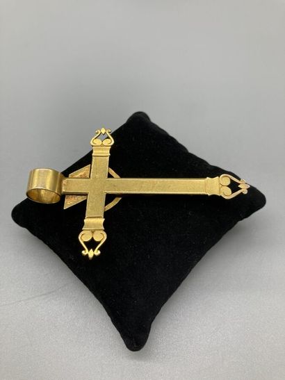 null Croix de Lorraine ou Croix d'Abbesse ancienne en or jaune 18K (750/oo), le dos...