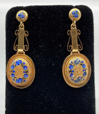 null Paire de pendants d'oreilles anciens en or jaune 18K (750/oo) articulés formés...