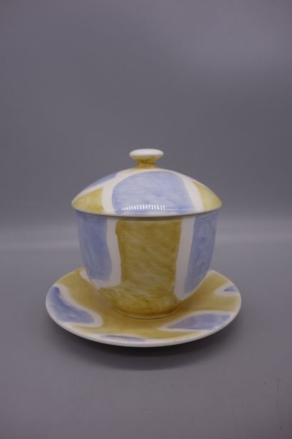 null GIEN. Covered sugar bowl in fine earthenware. Would come from the service drawn...