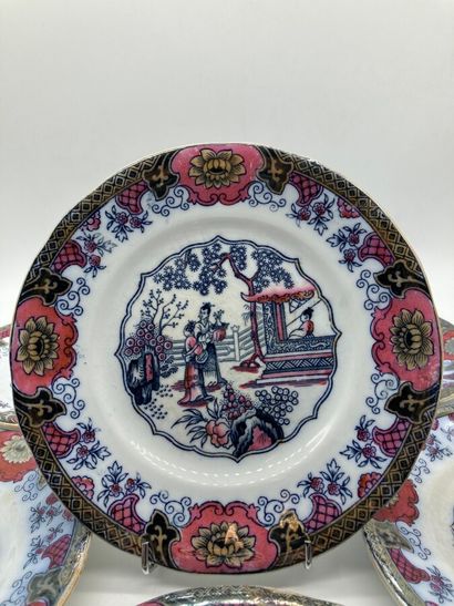 null Set of 6 fine earthenware plates with polychrome printed decoration of chinoiseries,...