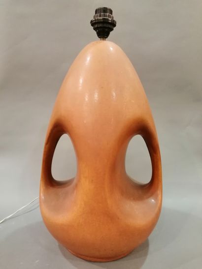 null Lamp stand in ochre ceramic, made in Germany. 

H. 50 cm - D. 30 cm.