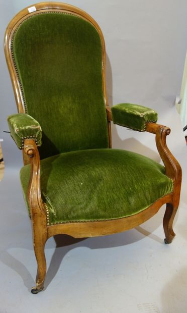 null Voltaire armchair with moulded walnut racks, green velvet upholstery. Accid...
